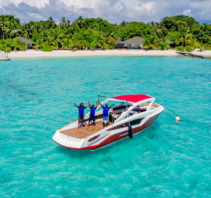 Watersports team on Meedhupparu